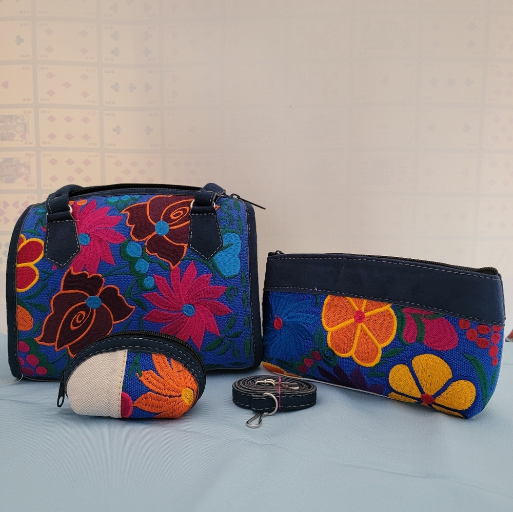 Handbags - Picture 2 of 4